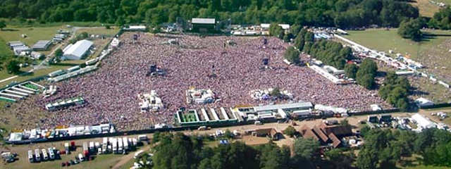 ROBBIE WILLIAMS - KNEBWORTH